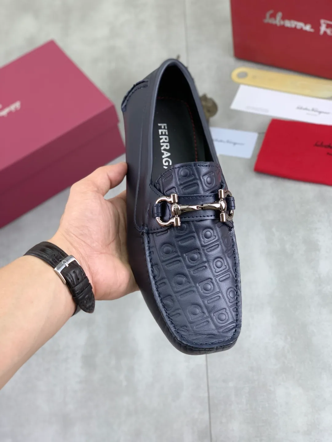 Men's shoes 💰P542 New model, high quality [Ferragamo/Ferragamo] Latest lazy slip-on shoes Original imported calfskin, imported cowhide lining + original luxury metal buckle + original combination outsole Comparison without pressure Code number: 38-45
